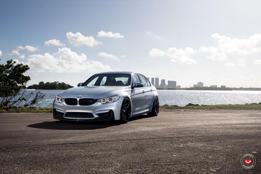  BMW M3 Sedan on Vossen Wheels (S17-01) 2018 года  (фото 2 из 33)